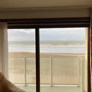 Appartement Seagull, Ruim En Volledig Vernieuwd Met Zeezicht In Westende
